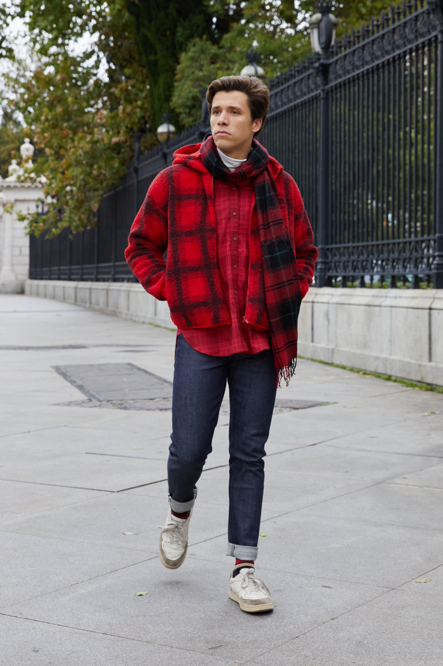 Check styling ideas for「PILE LINED FLEECE PRINTED FULL-ZIP HOODIE、FLANNEL  CHECKED LONG SLEEVE LONG SHIRT」