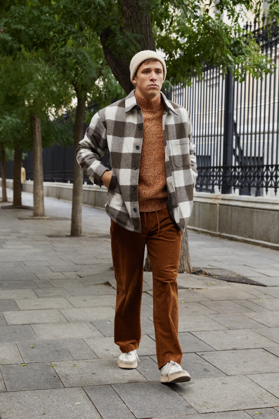 Check styling ideas for「Cargo Jogger Pants、HEATTECH Checked Scarf」