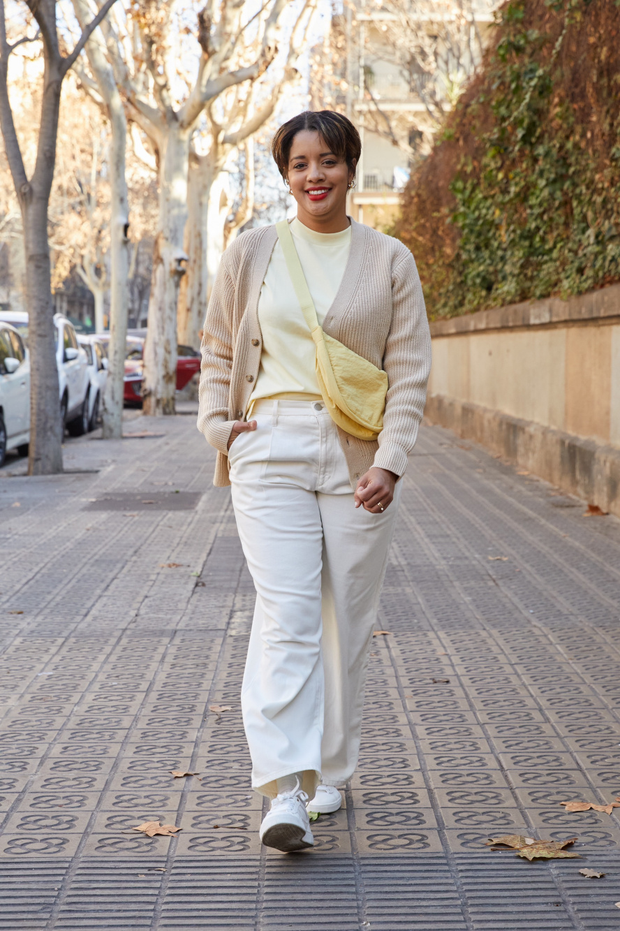 new obsession: these white cargo pants 🤍✨ • • street style, minimal style,  outfit inspo, fashion inspo, effortless chic, summer