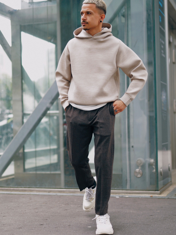 UNIQLO Brings Comfort to Urban Style with Sweatpants & Hoodies