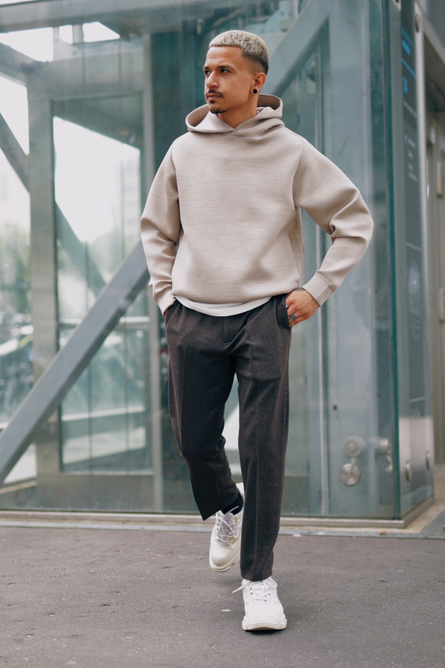 Check styling ideas for「U AIRism Cotton Oversized Crew Neck Half-Sleeve  T-Shirt (2020 Edition)、Easy Cargo Pants」