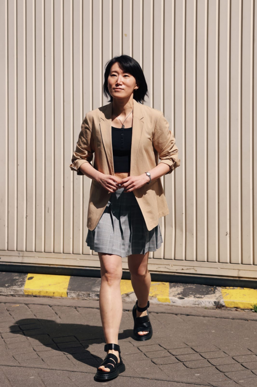 Check styling ideas for「WAFFLE HENLEY NECK T-SHIRT、PLEATED MINI SKIRT」