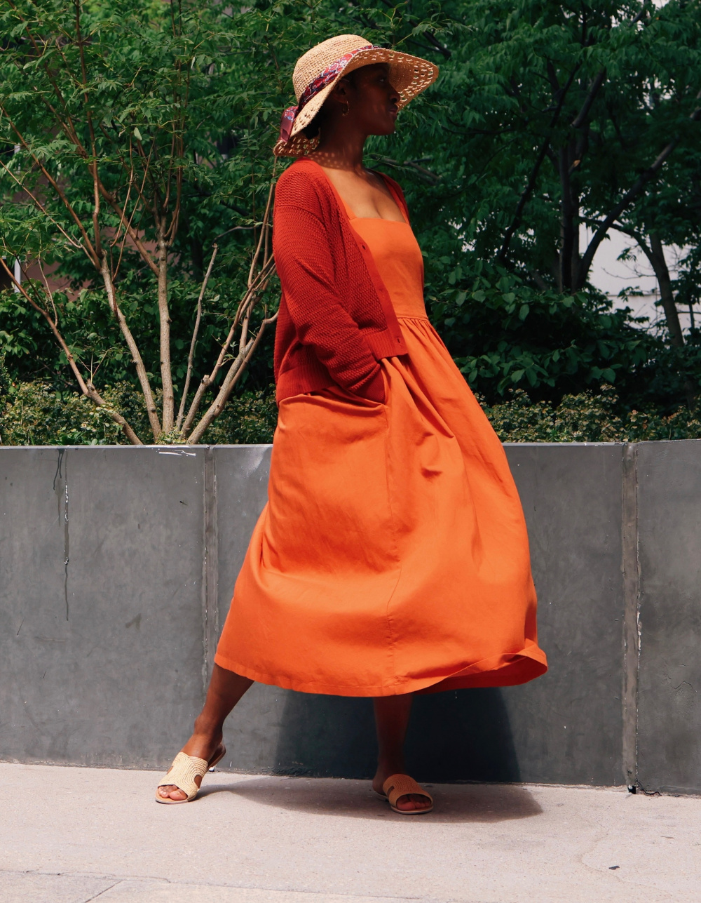 Check styling ideas for「Linen-Blend Shirred Sleeveless Dress