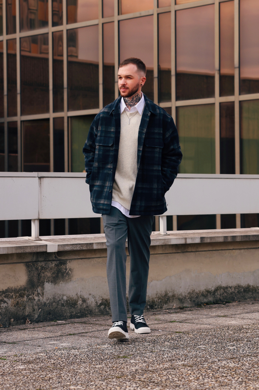 Check styling ideas for「Extra Fine Merino V-Neck Long-Sleeve