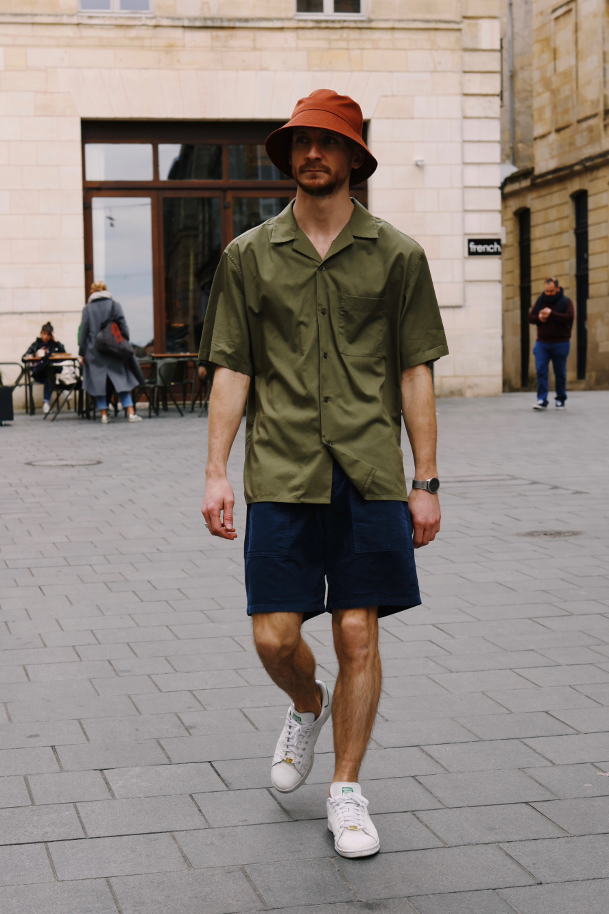 Shorts with Flat Cap Outfits For Men In Their 30s (6 ideas & outfits)