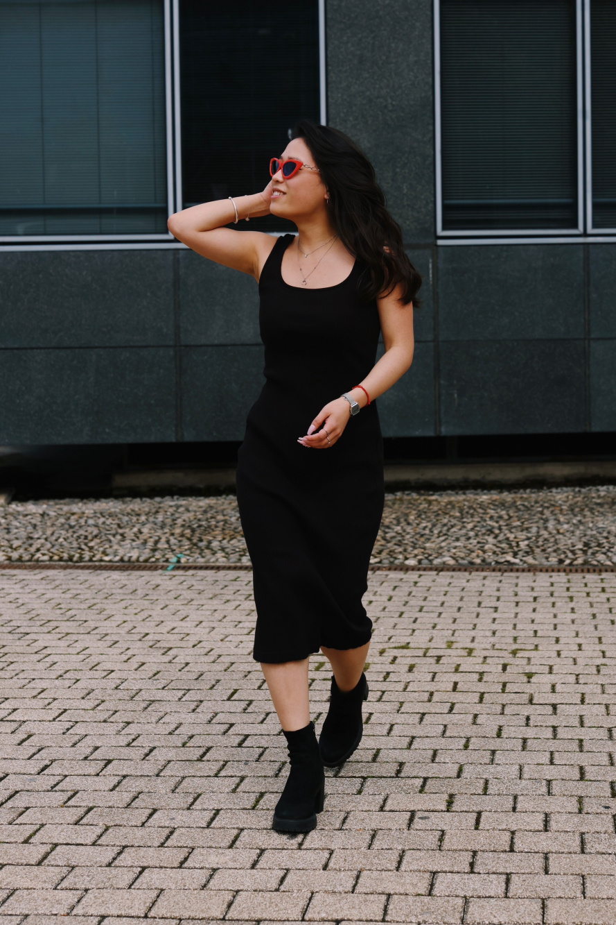 Check styling ideas for「Ribbed Square Neck Sleeveless Dress