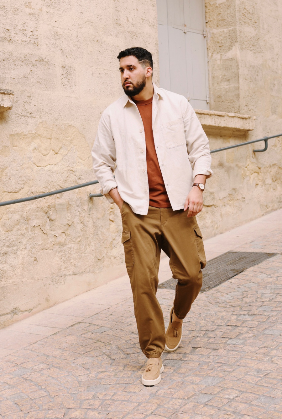 Tan Bucket Hat with Brown Corduroy Pants Outfits For Men (2 ideas