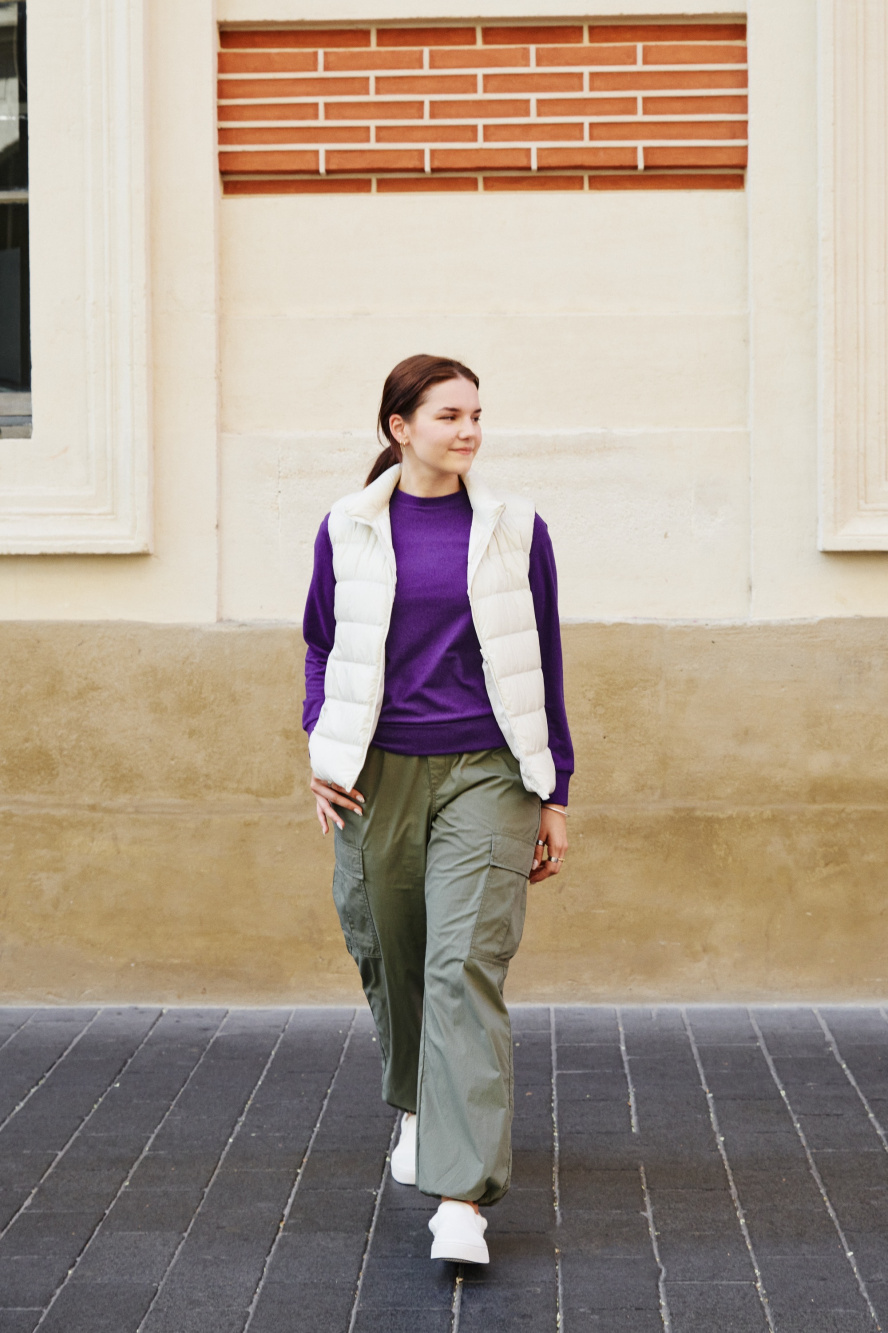 Purple Crew-neck T-shirt with Cargo Pants Outfits (3 ideas & outfits)