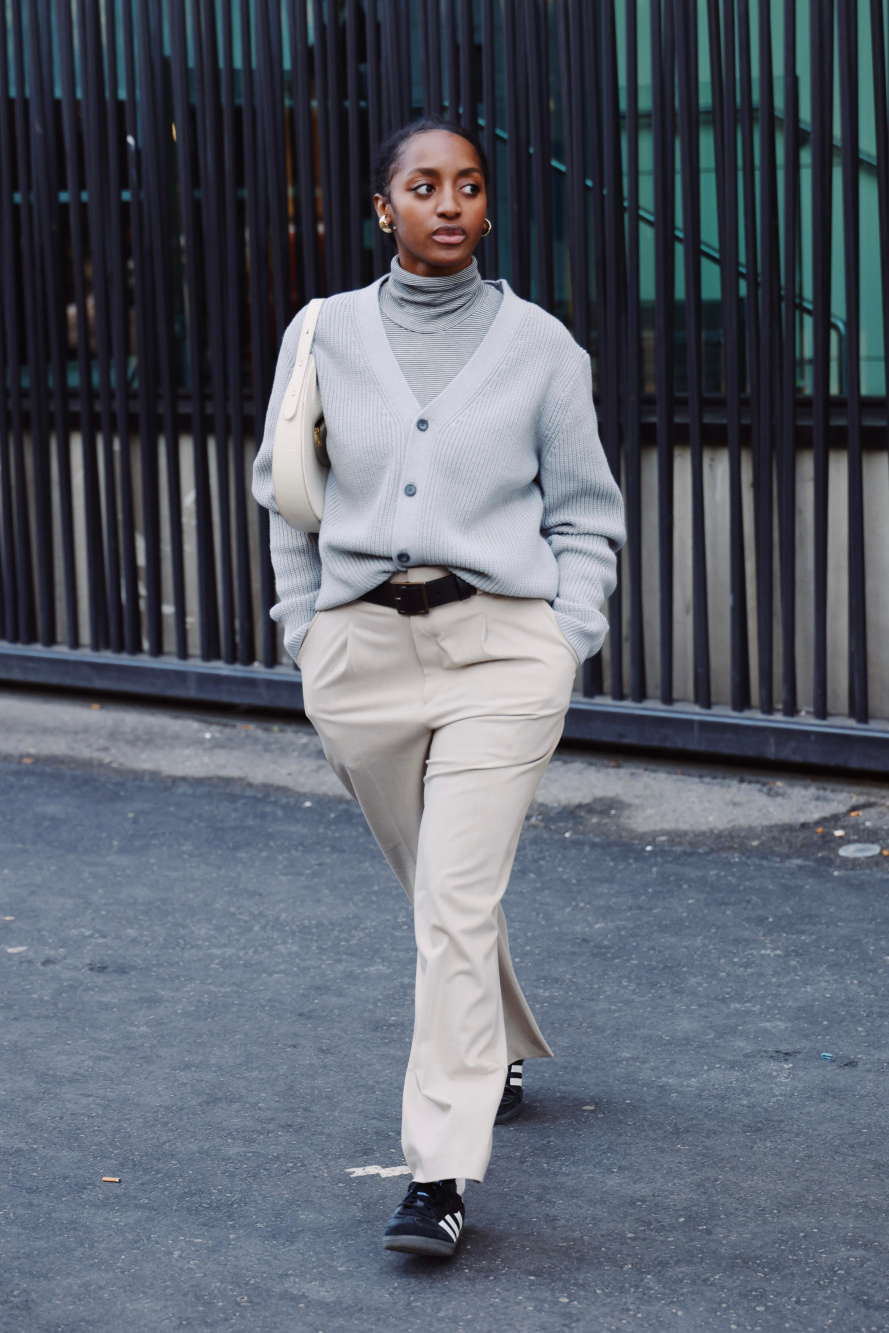 Beige turtleneck outlet outfit