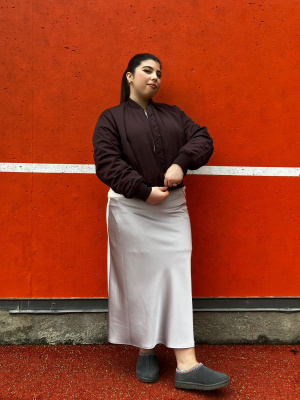 【新品未使用】 Louren thin satin narrow skirt thin satin narrow skirt – louren store