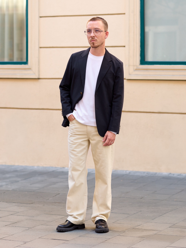 An outfit using AirSense Blazer and Straight Jeans｜UNIQLO US