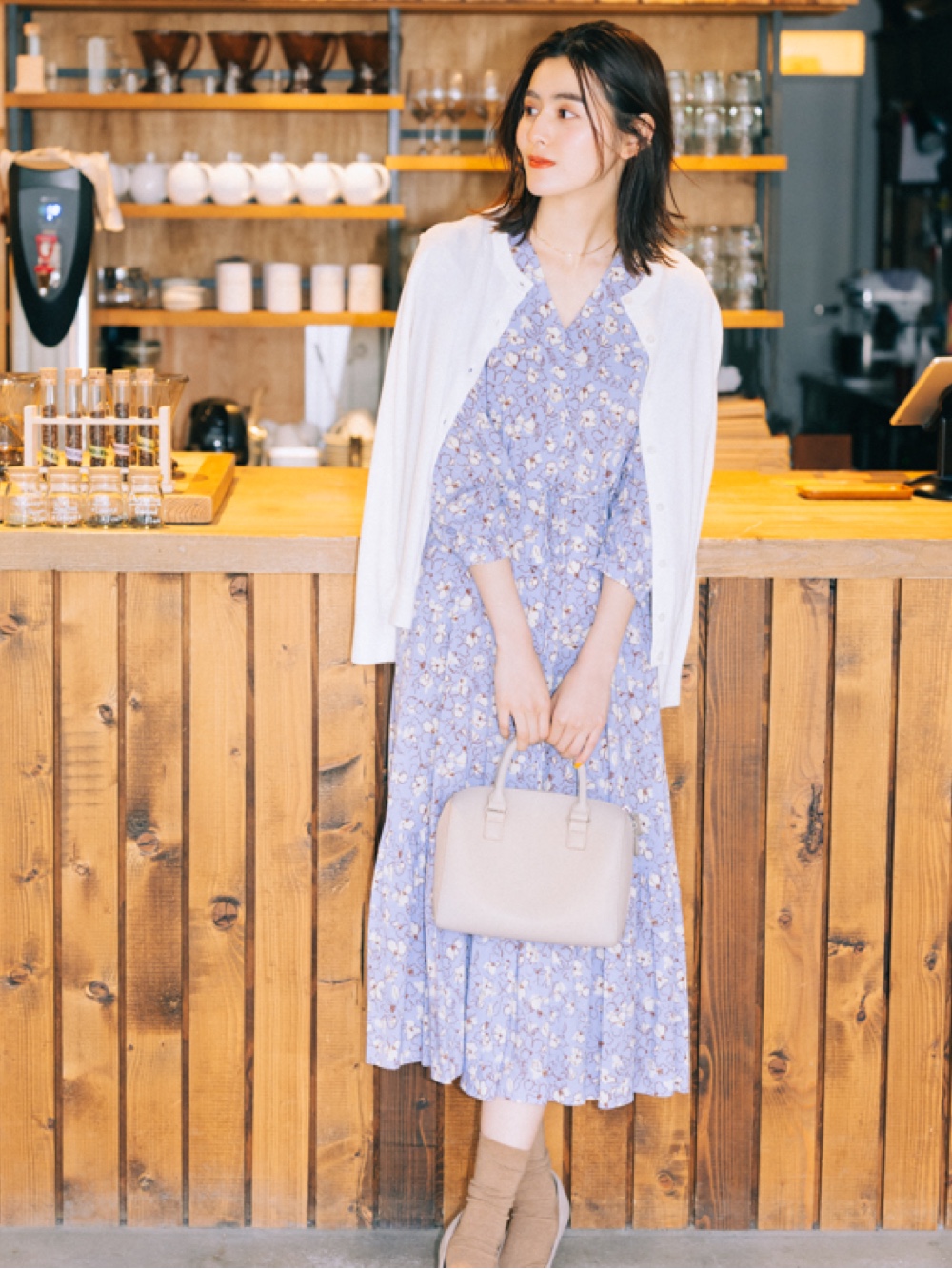 プリントvネックフレアワンピース 7分袖 標準丈 115 5 126 5 Uvカットクルーネックカーディガン 長袖 を使った着こなし ユニクロ