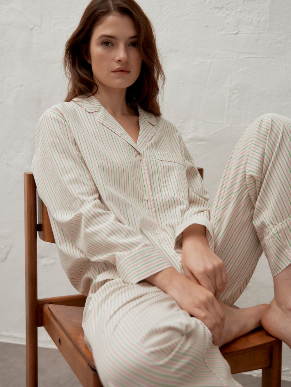 「ボーダーパジャマパンツ（プリンセスタムタム）、ボーダーパジャマシャツ（長袖・プリンセスタムタム）」を使った着こなし ユニクロ