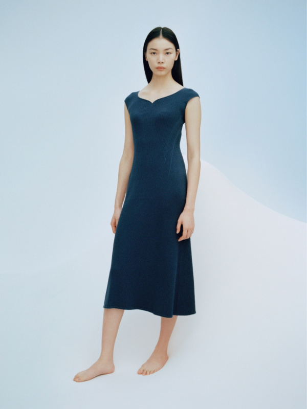 Check styling ideas for「MAME KUROGOUCHI 3D KNIT SLEEVELESS DRESS」