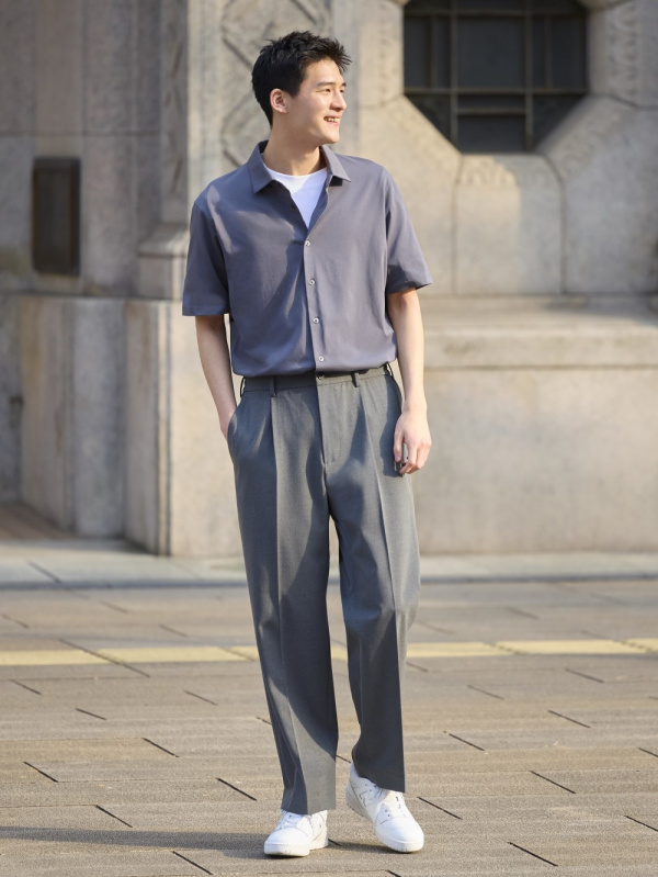 週末値下げ　タックワイドパンツ　グレー ☆ユニクロ タックワイドパンツ・標準丈・GRAY・XS☆