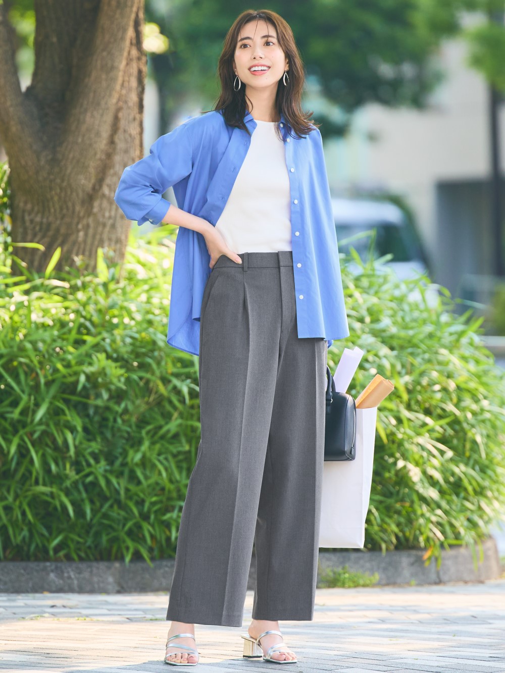 Check styling ideas for「PLEATED WIDE PANTS、ROUND MINI SHOULDER BAG」