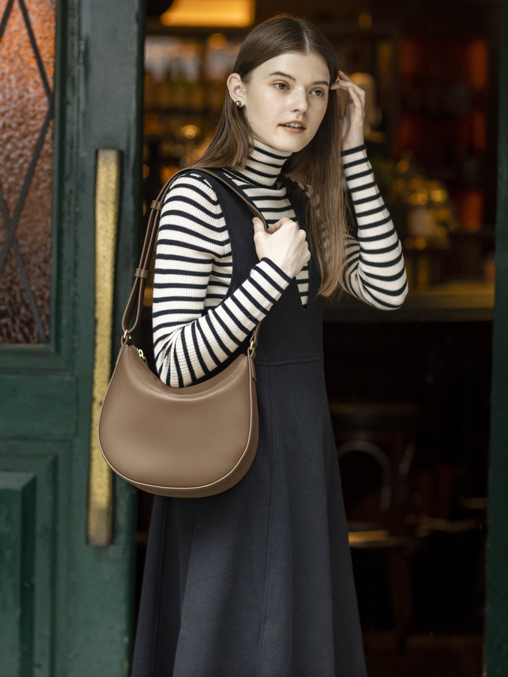Shop looks for「Faux-Leather One Handle Bag」