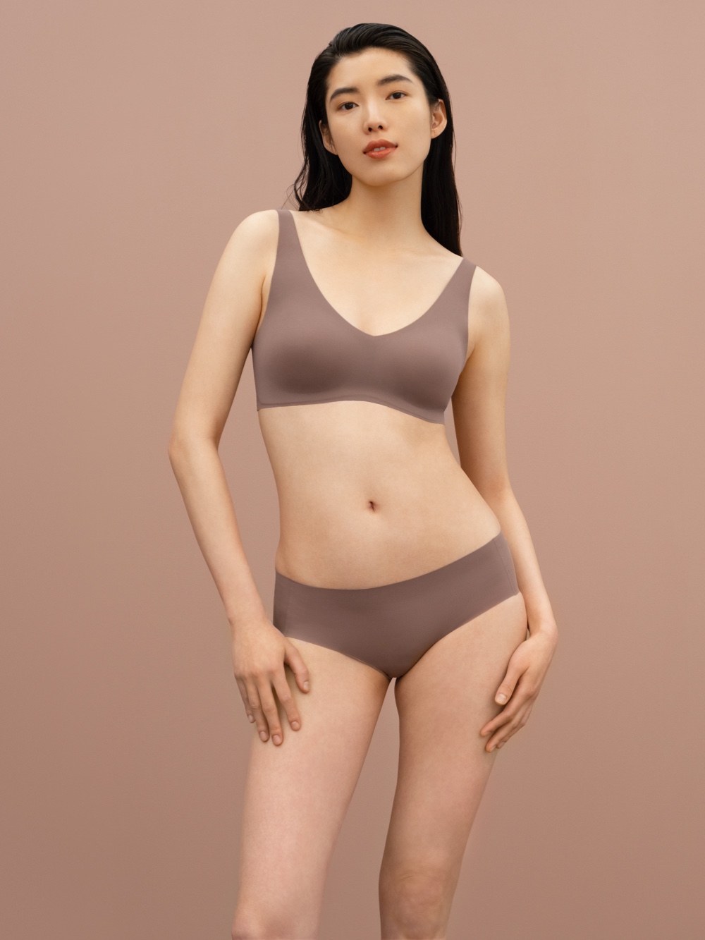 Shop looks for「AIRism ULTRA SEAMLESS SHORTS (HIPHUGGER)、WIRELESS BRA (ULTRA  RELAXED)」