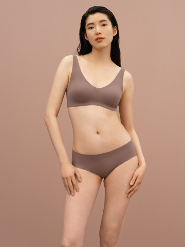 Shop looks for「AIRism Ultra Seamless Hiphugger、Wireless Bra (Ultra Relax)  (2022 Edition)」