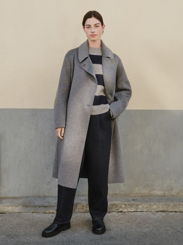 Uniqlo store wrap coat