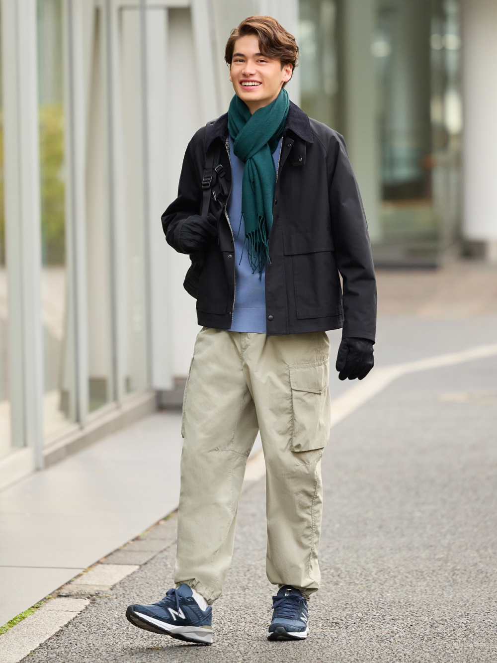 Styling ideas using 「HEATTECH LINED FAUX SUEDE GLOVES、WASHABLE MILANO  RIBBED CREW NECK SWEATER」