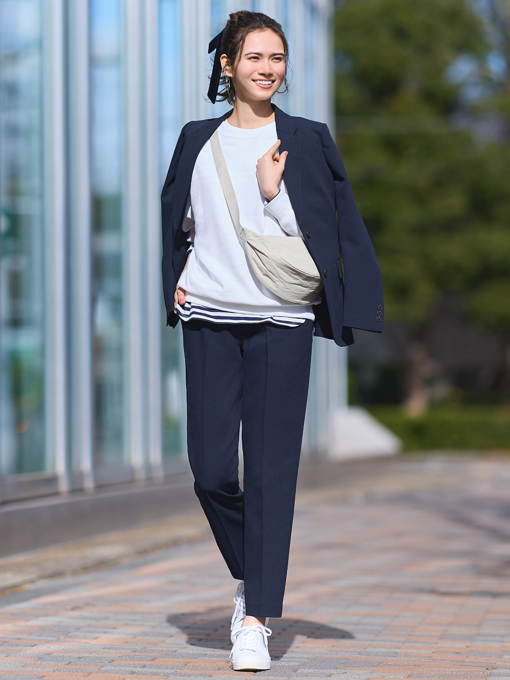 Styling ideas using 「SMART ANKLE PANTS (INSEAM 6466CM)、CREW NECK LONG
