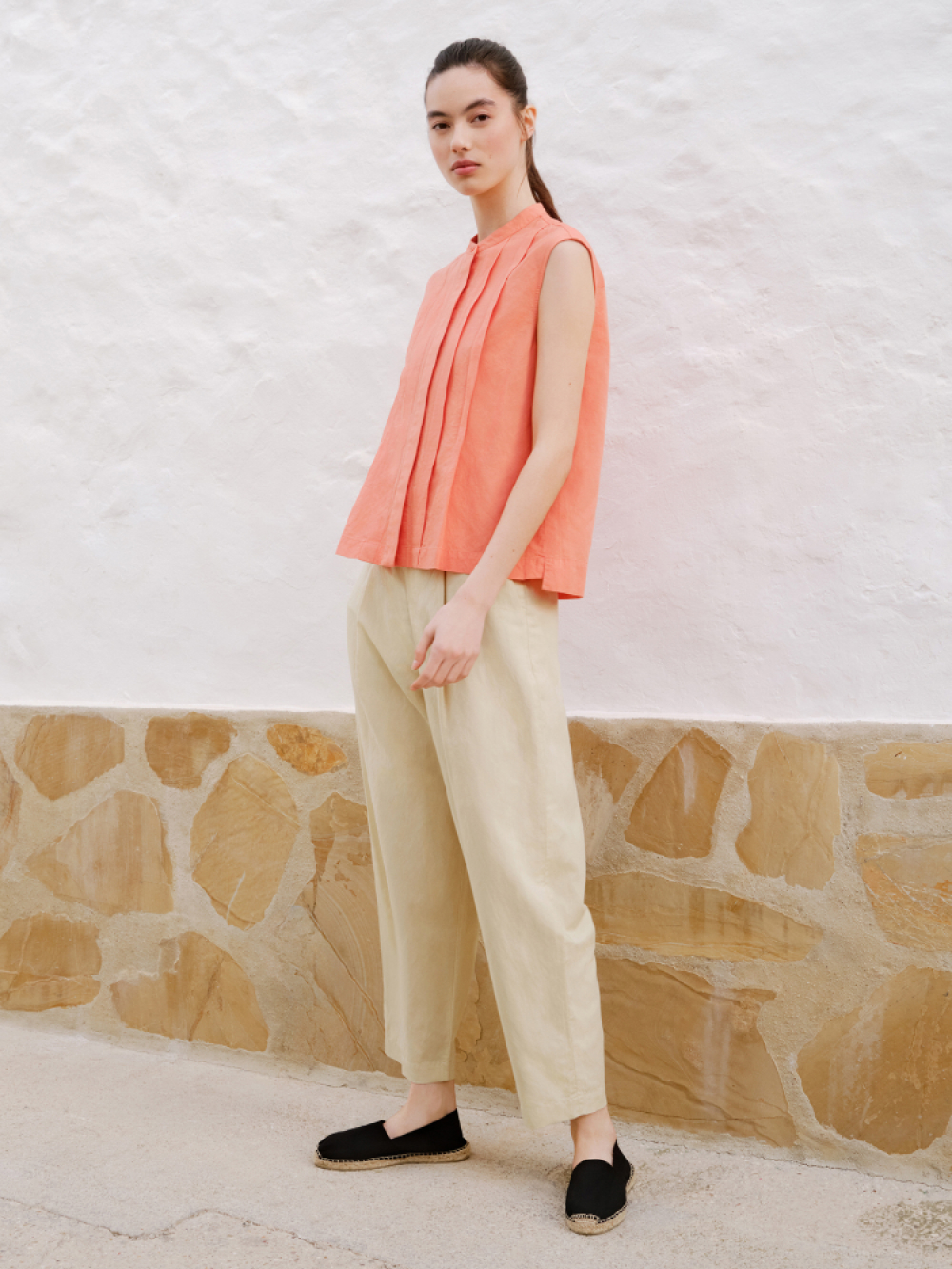 Check styling ideas for「LINEN BLEND PLEATED WIDE PANTS」