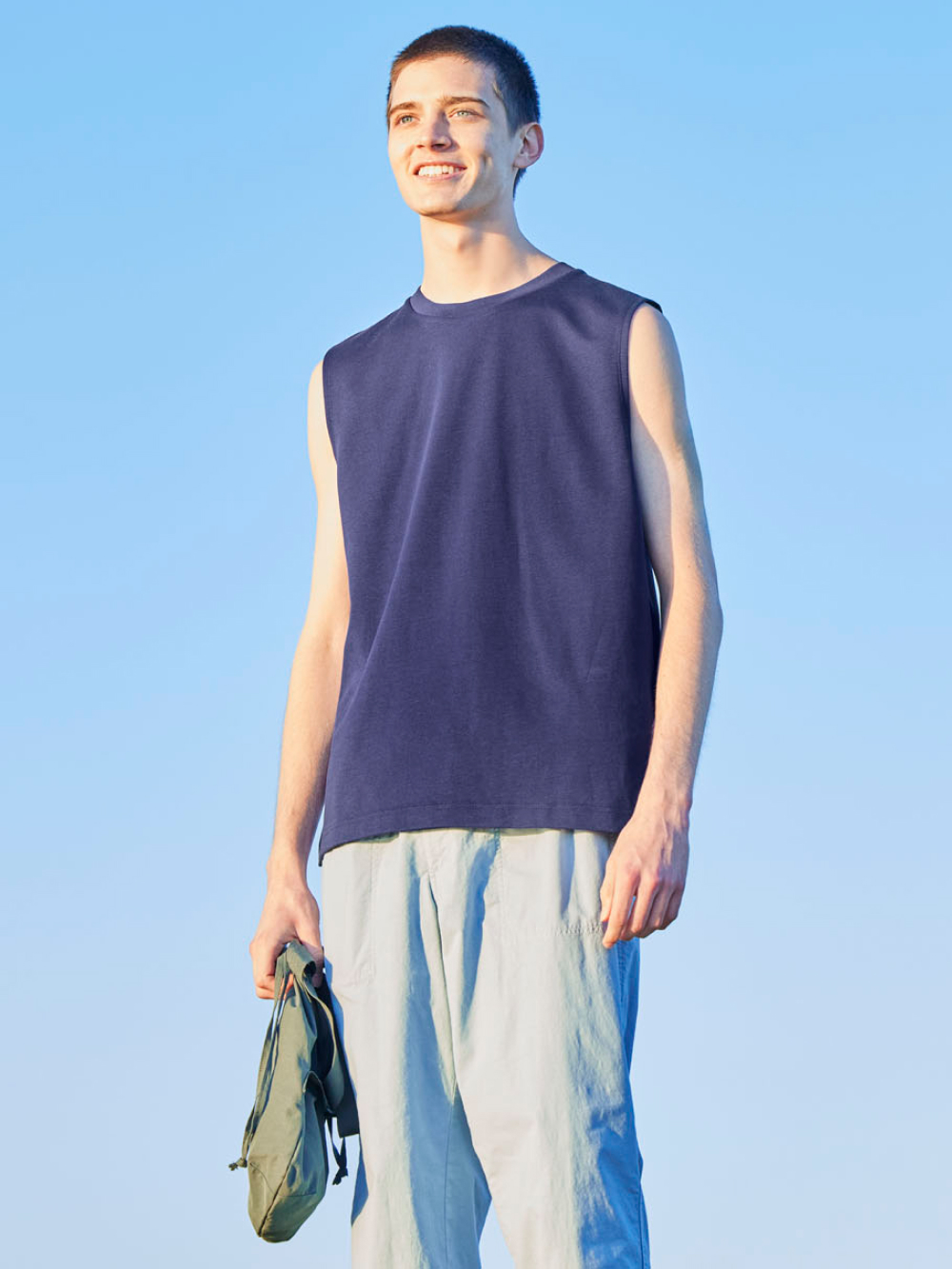 Styling ideas using 「COTTON RELAXED RIBBED JOGGER PANTS (INSEAM  66.5-72.5CM)、AIRism COTTON SLEEVELESS T-SHIRTS」