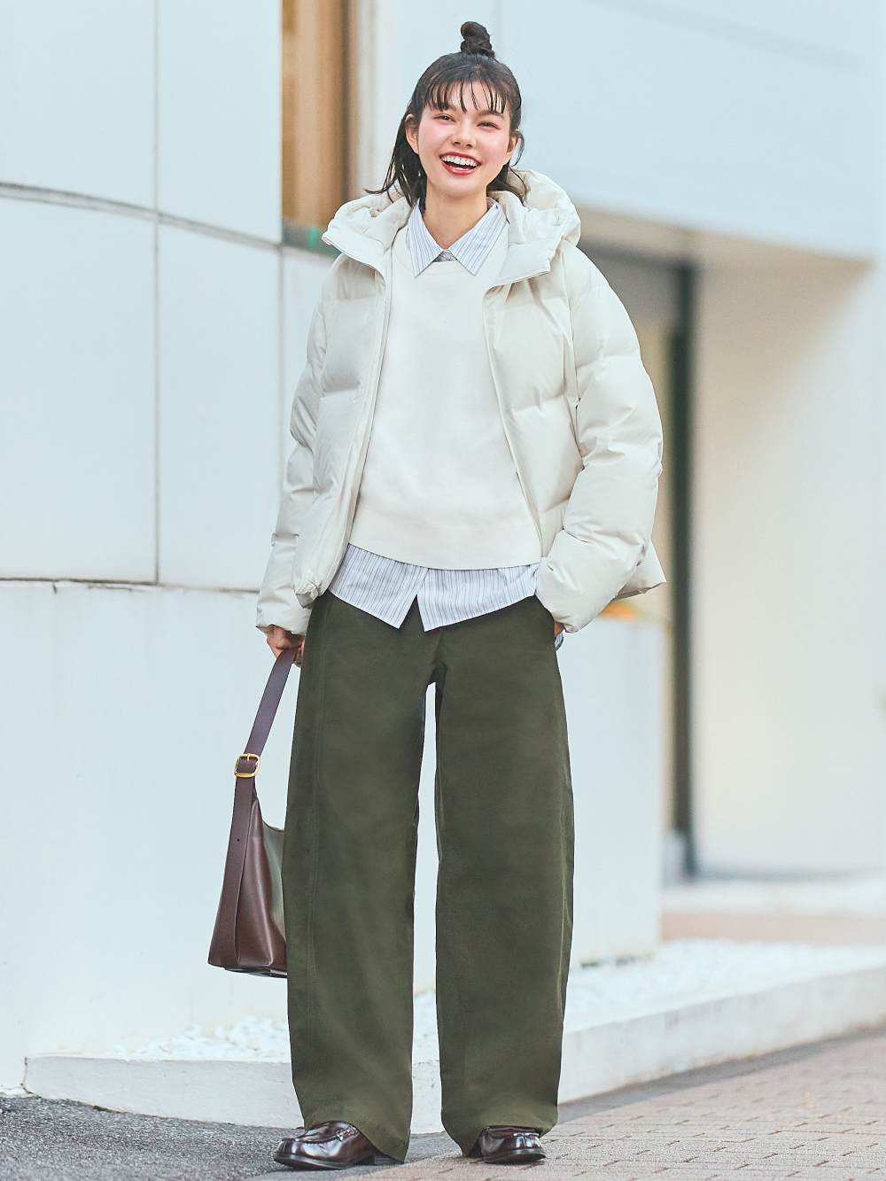 シームレスダウンパーカ、カシミヤタートルネックセーター」を