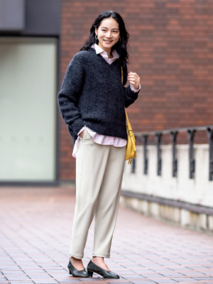 FLUFFY V-NECK SWEATER