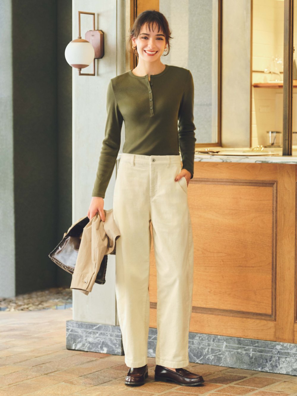 ウールブレンドポロセーター、コーデュロイカーブパンツ」を使った