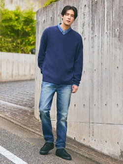 3D Souffle Yarn V-Neck Sweater