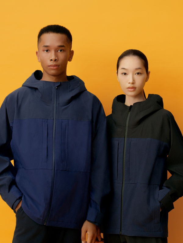 ブロックテックパーカ／バイカラー、ファンクショナルバックパック」を