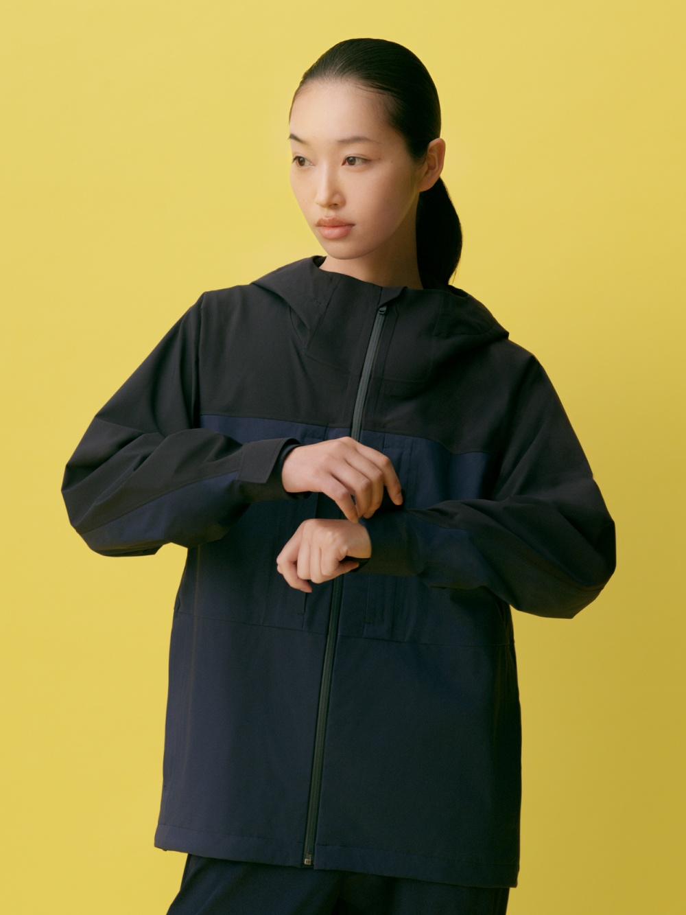 ユニクロ ブロックテックパーカ バイカラー ブラック L ユニクロ公式 | ブロックテックパーカ／バイカラー