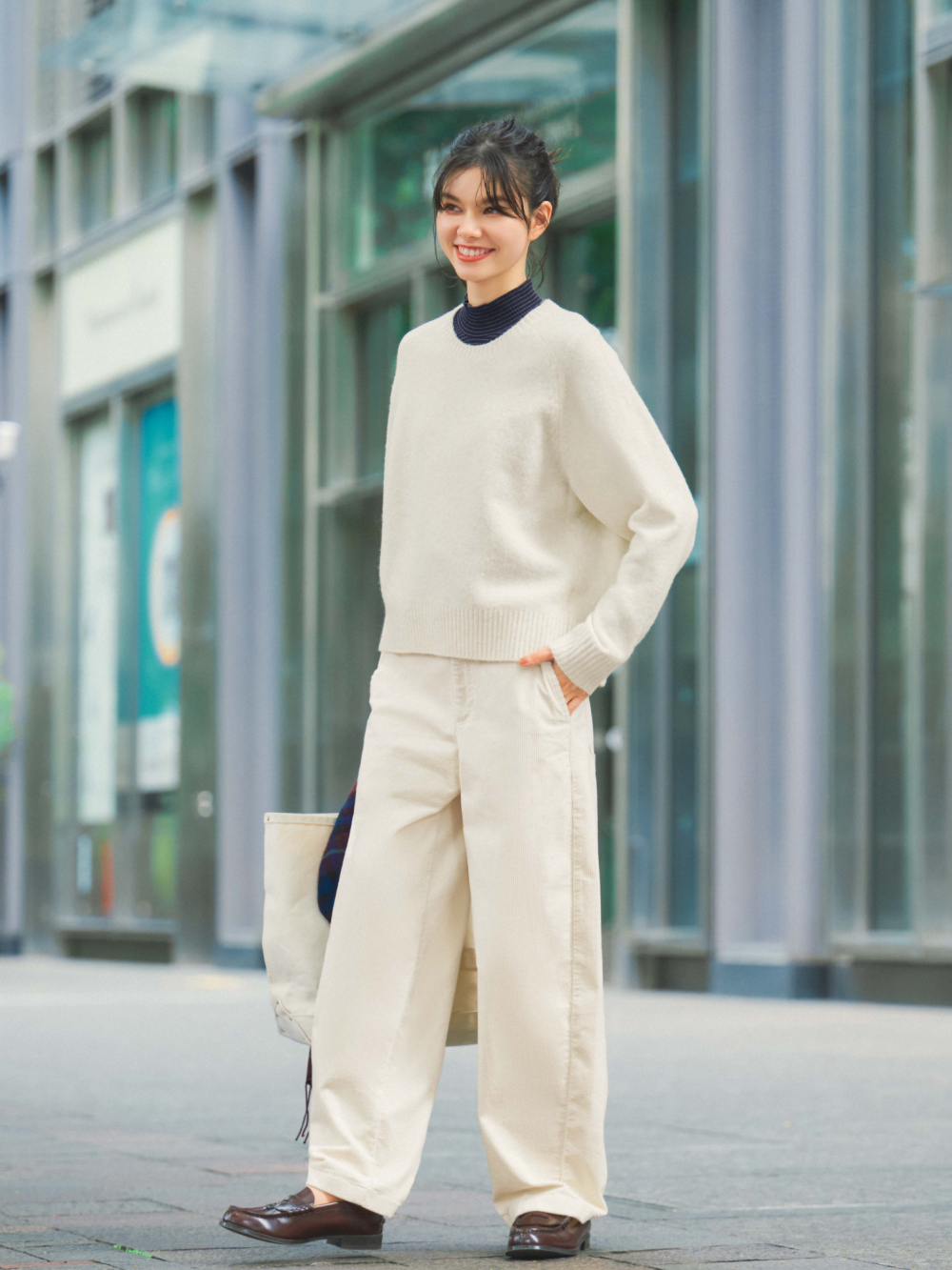 コーデュロイカーブパンツ、シームレスダウンパーカ」を使った着こなし