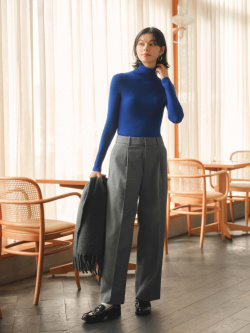 Wide-Fit Pleated Pants