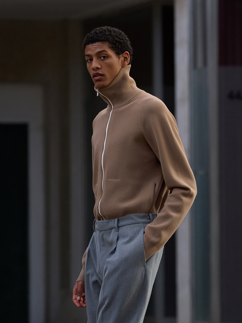 ミラノリブフルジップカーディガン、タックワイドテーパードパンツ」を