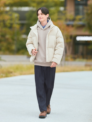 新品！ユニクロシームレスダウンジャケット XS ベージュ 新品 UNIQLO シームレスダウンパーカー L ベージュ - メルカリ