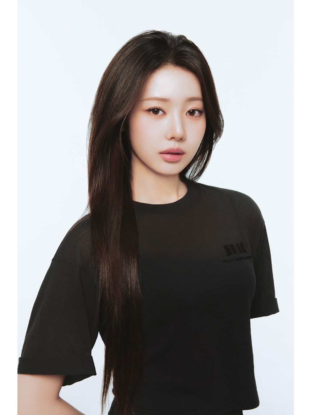 Shop looks for「BABYMONSTER UT Graphic T-Shirt | Cropped、Slit