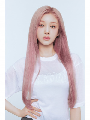 Styling BABYMONSTER UT Graphic T-Shirts