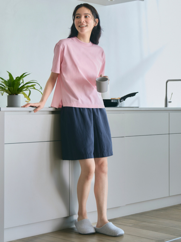 紅麗ページ An outfit using CHIIKAWA Sweatshirt and Linen Blend Easy Shorts