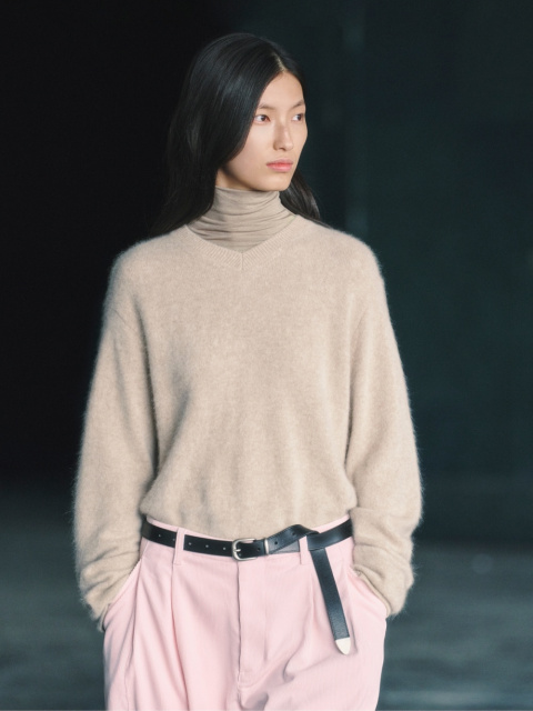 487931 Fluffy 100% Cashmere Relaxed V Neck Jumper