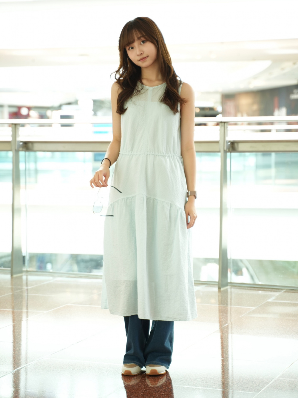 EZY WIDE STRAIGHT JEANS (INSEAM 73-77cm)」的穿搭靈感 | UNIQLO香港