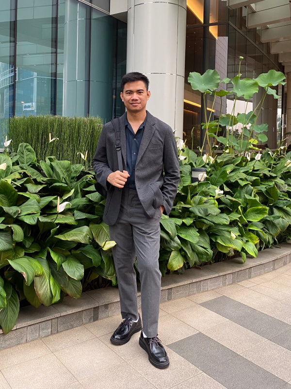 Cek ide styling untuk Jaket Comfort 2 Kancing UNIQLO ID