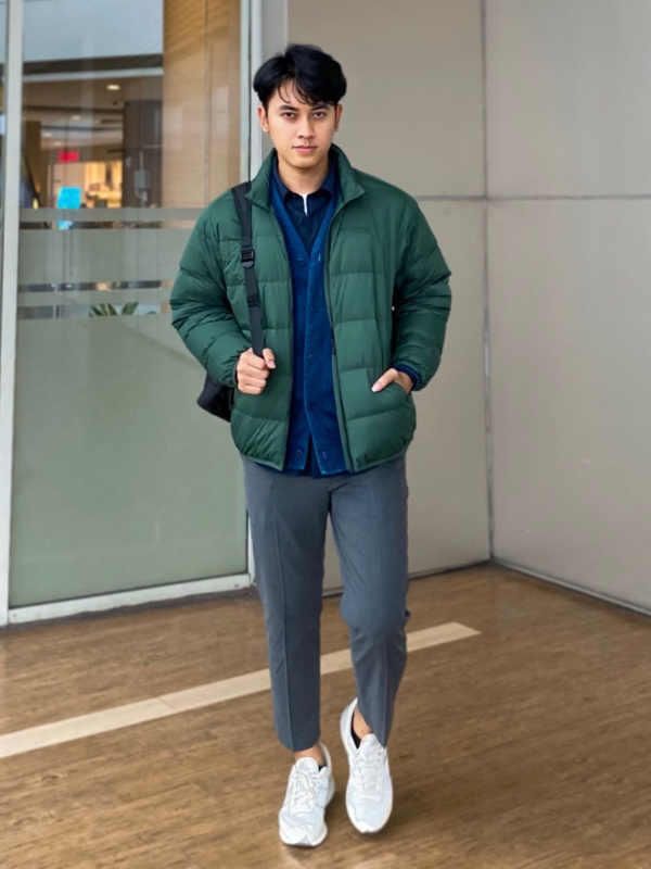 UNIQLO Philippines on X: Enjoy your days in comfort and style with our  selection of functional and sleek ankle length pants that you can wear at  home or while doing your daily