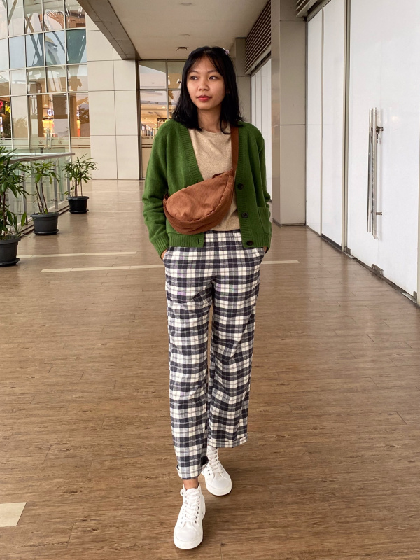 Check styling ideas for「PLEATED WIDE PANTS、ROUND MINI SHOULDER