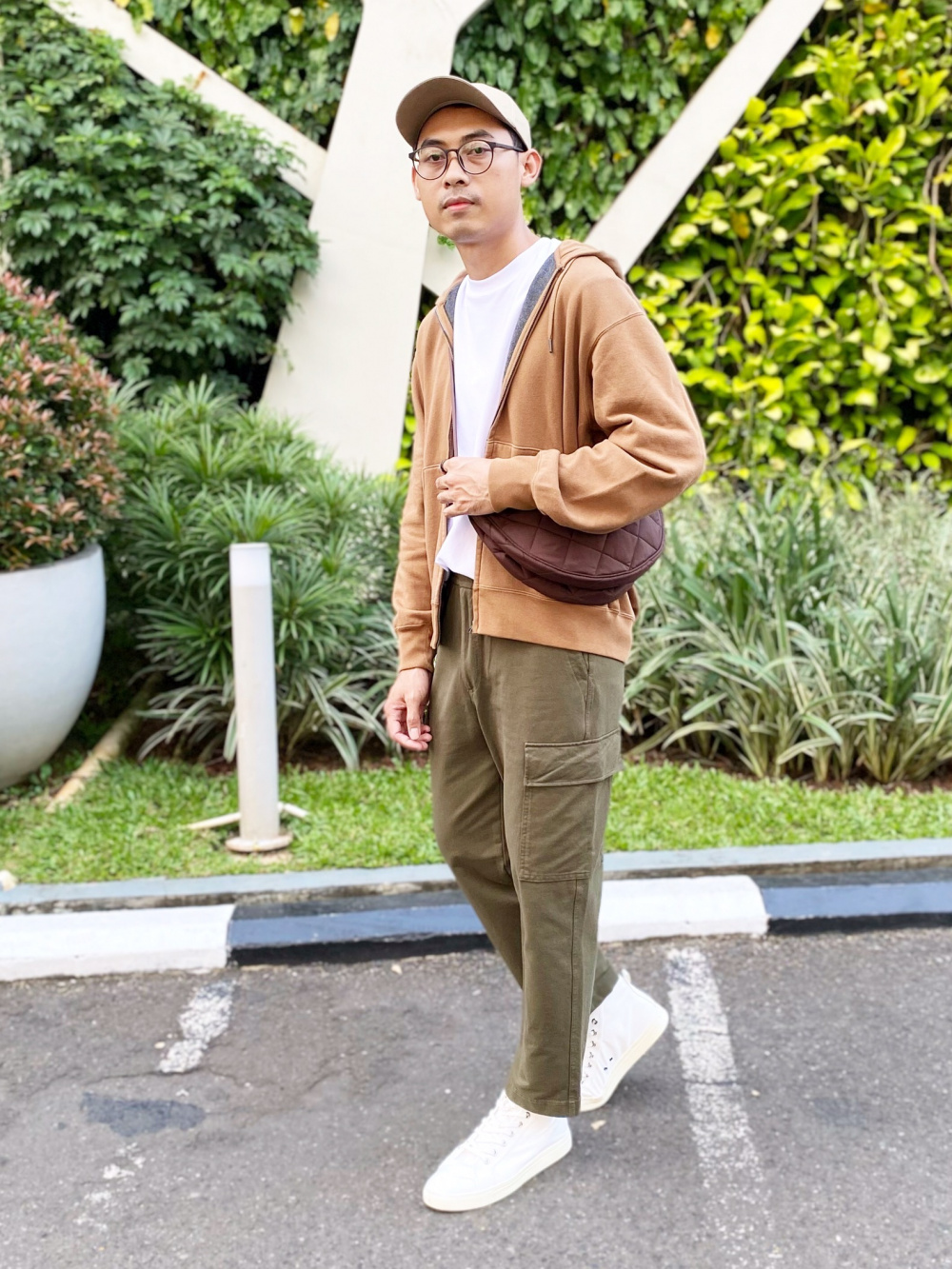 cek-ide-styling-untuk-kemeja-luaran-jersey-denim-lengan-panjang