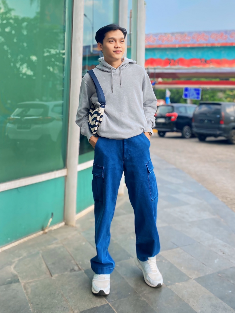 cek-ide-styling-untuk-pullover-sweat-hoodie-celana-kargo-denim-fit