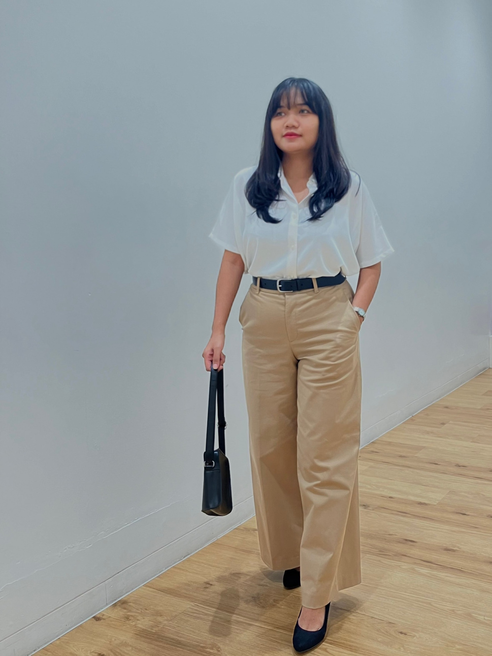 Check styling ideas for「Rayon Short Sleeve Blouse」| UNIQLO PH