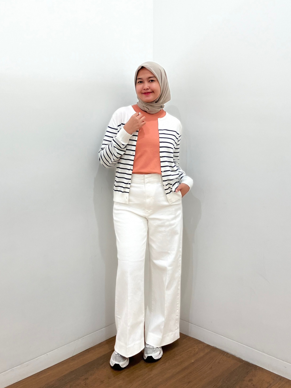 Mulmul Supima Cotton Floral Ladder Slim White Pant